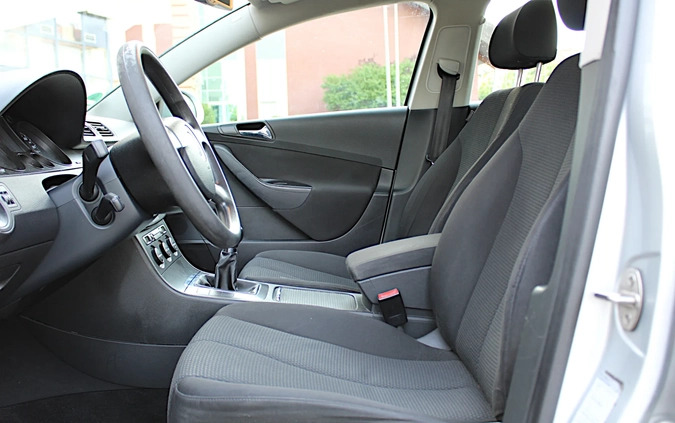 Volkswagen Passat cena 11999 przebieg: 286000, rok produkcji 2006 z Elbląg małe 301